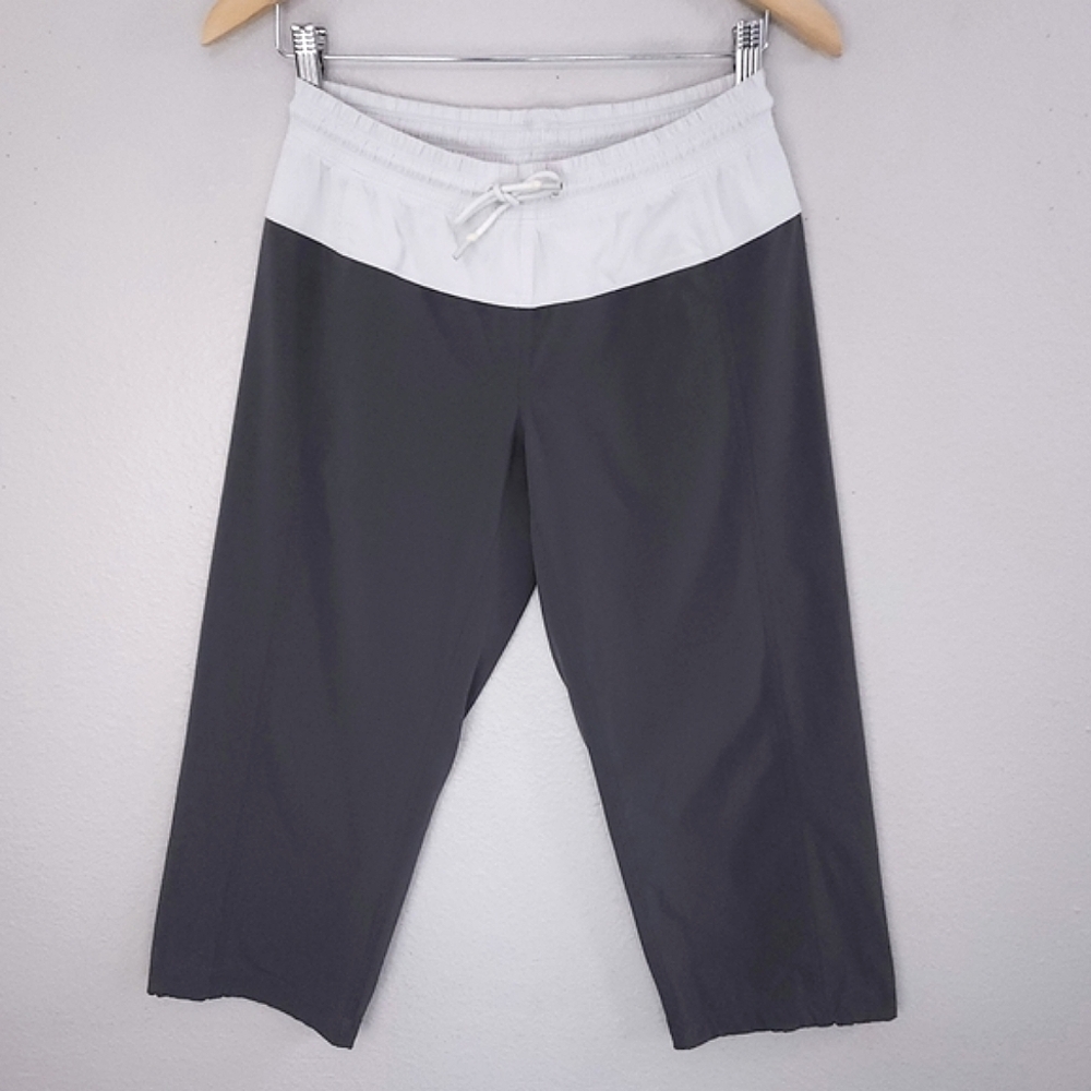 LULULEMON Step Lively Crop Pants Size 6